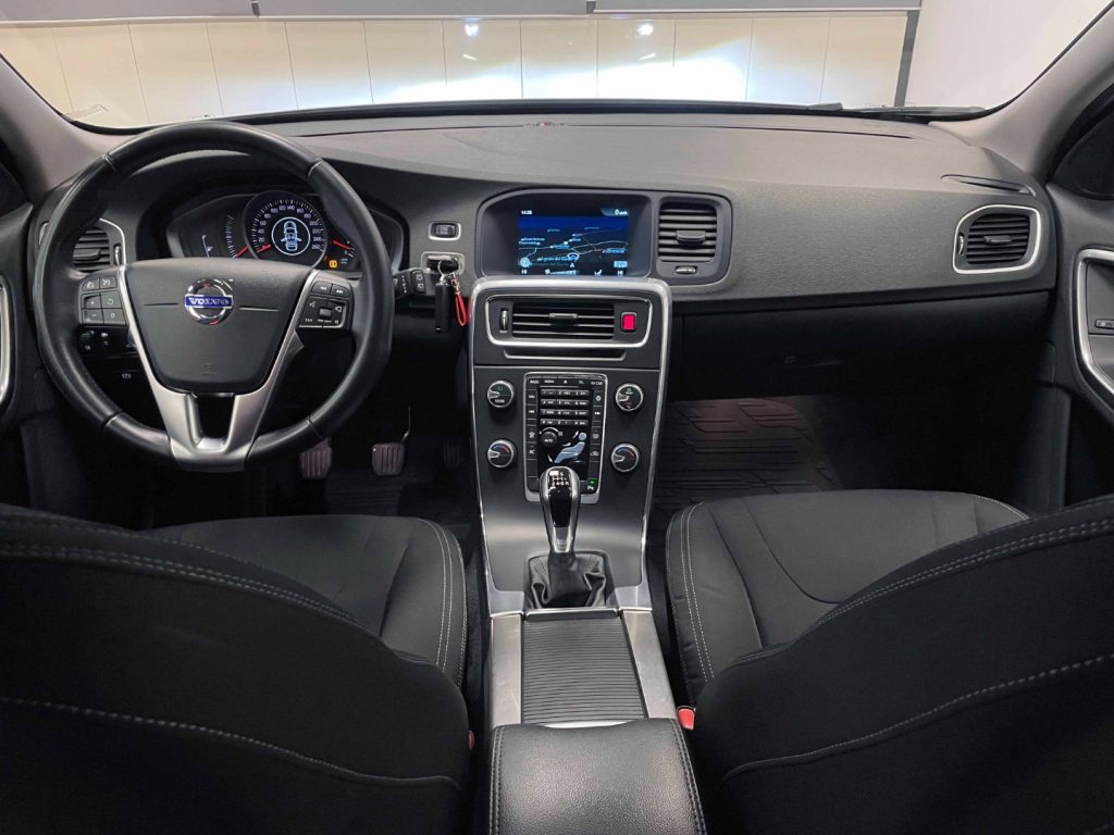 VOLVO V60 2.0 D2 MOMENTUM - 53