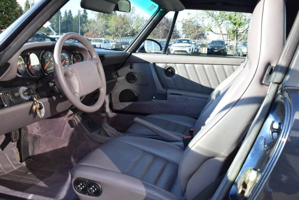 PORSCHE 911 CARRERA 4 TARGA - 19