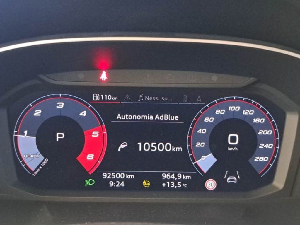 AUDI Q3 35 TDI S tronic Business - 9