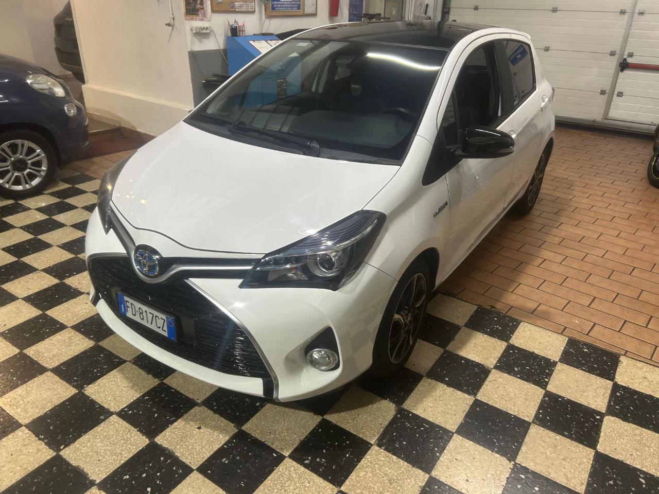 TOYOTA Yaris 1.5 Hybrid 5 porte Style Tetto Panoramico - 3