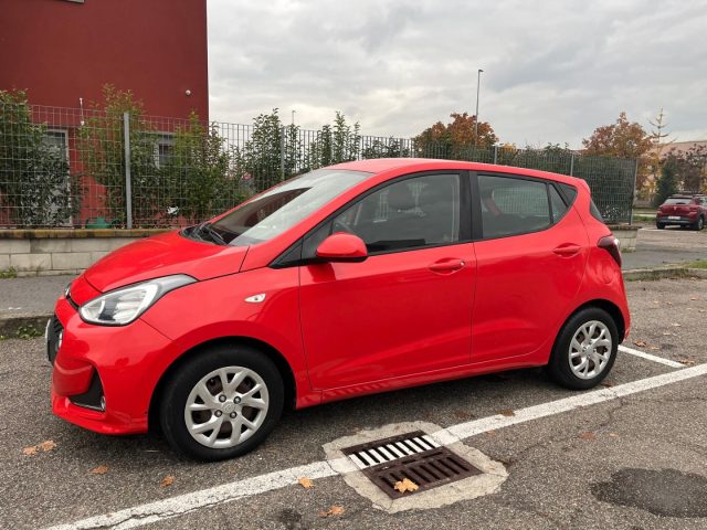 HYUNDAI i10 Rosso pastello