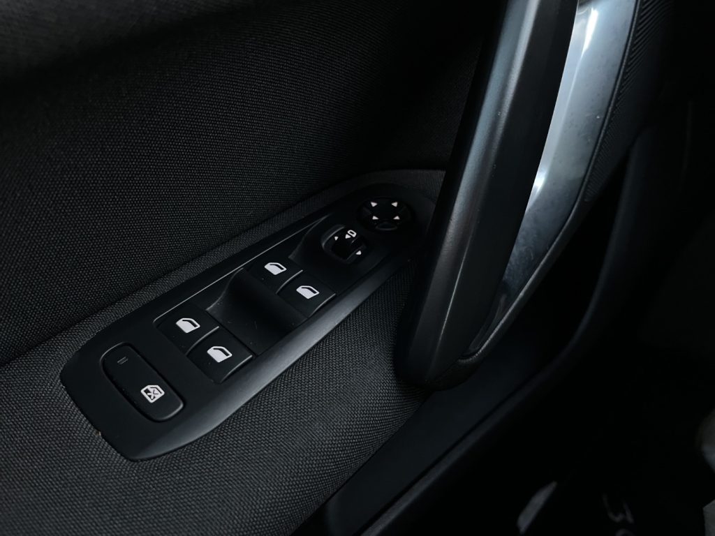 PEUGEOT 308 1.5HDi 130CV EAT8 AUTOMATICO - 16