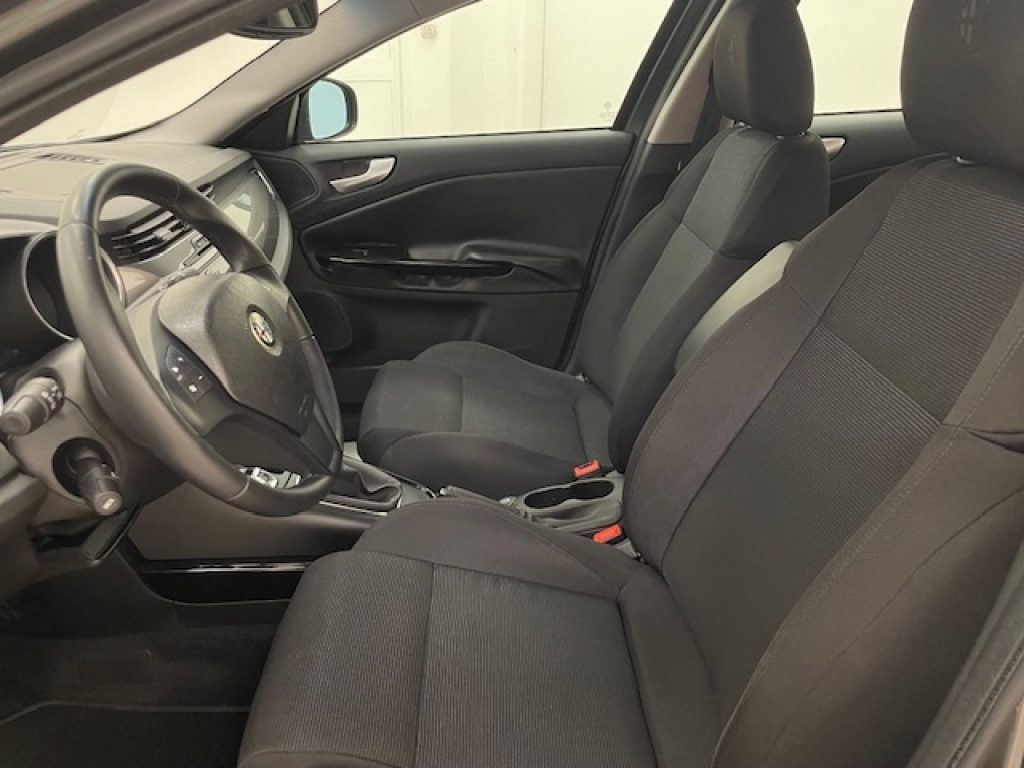 ALFA ROMEO Giulietta III 2010 -  2.0 jtdm(2) Distinctive 170cv - 11