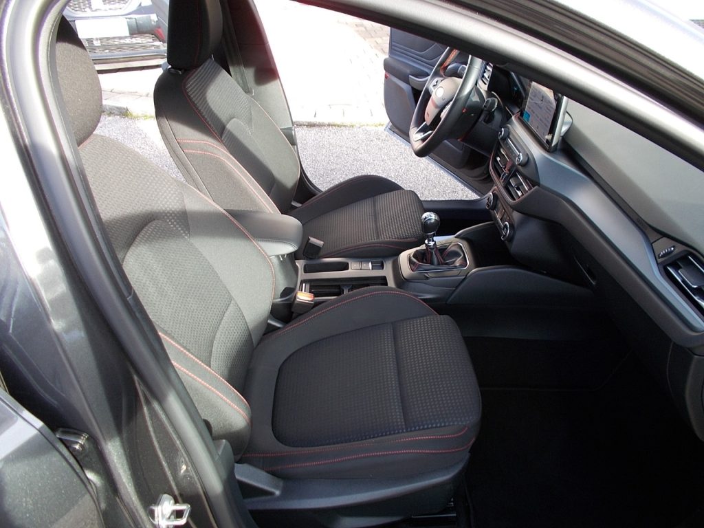 FORD Focus 1.0 EcoBoost Hybrid 125 CV SW ST-Line Style - 12