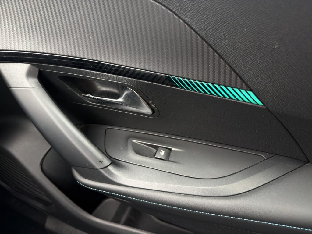 PEUGEOT 2008 motore elettrico 136 CV Allure Pack - 10