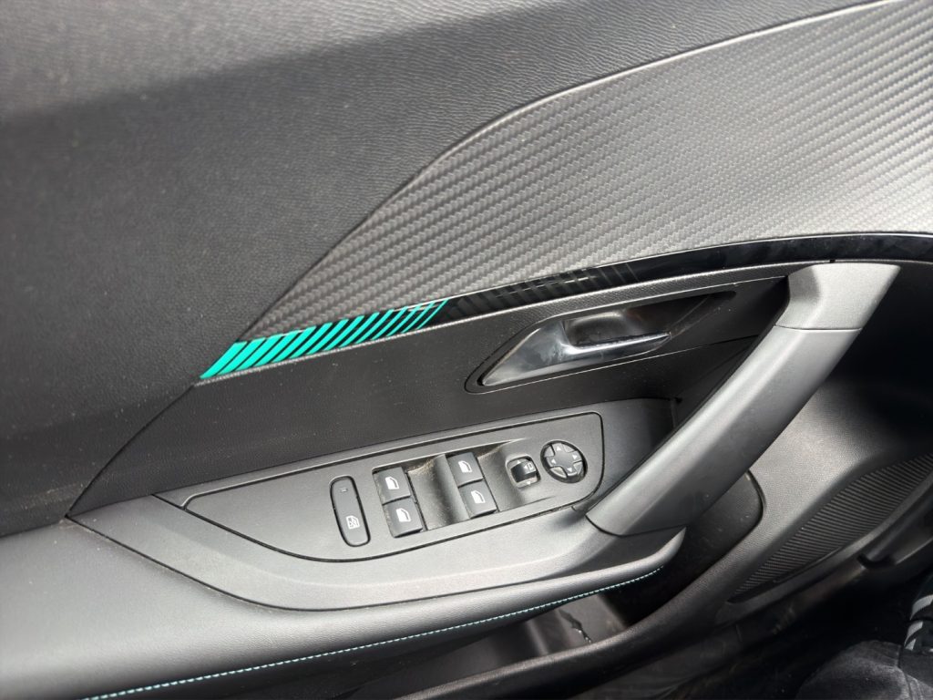 PEUGEOT 2008 motore elettrico 136 CV Allure Pack - 20