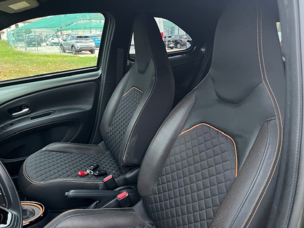 TOYOTA Aygo X 1.0 VVT-i 72 CV 5 porte Limited S-CVT - 13