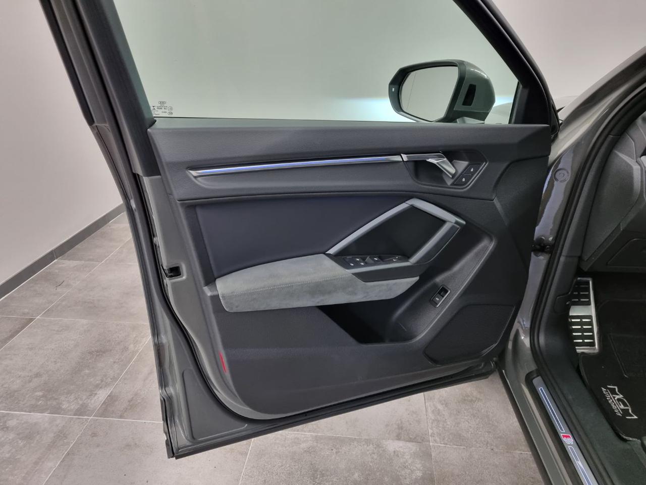 AUDI Q3 SPB 45 TFSI quattro S tronic S line edition - 34