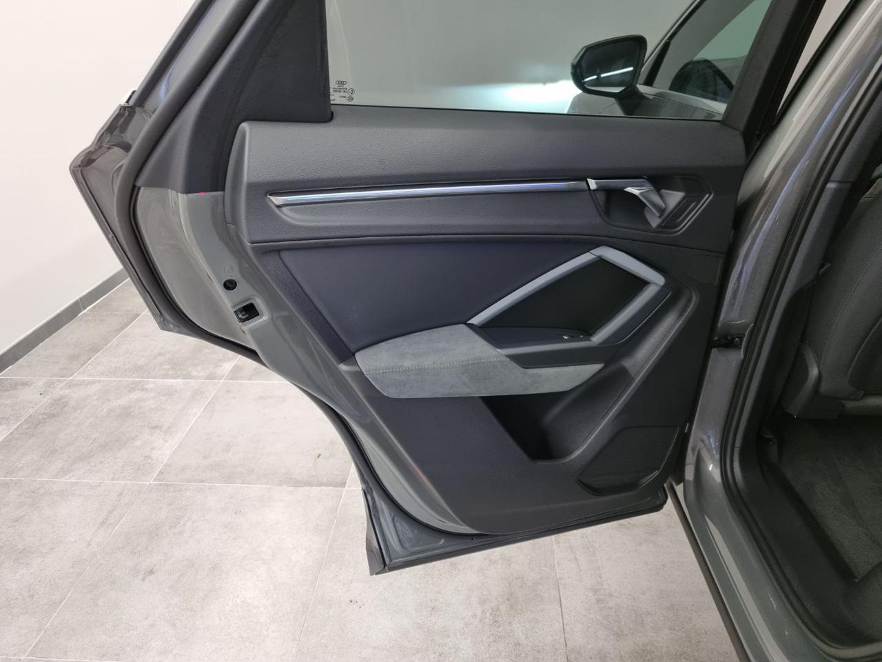 AUDI Q3 SPB 45 TFSI quattro S tronic S line edition - 33