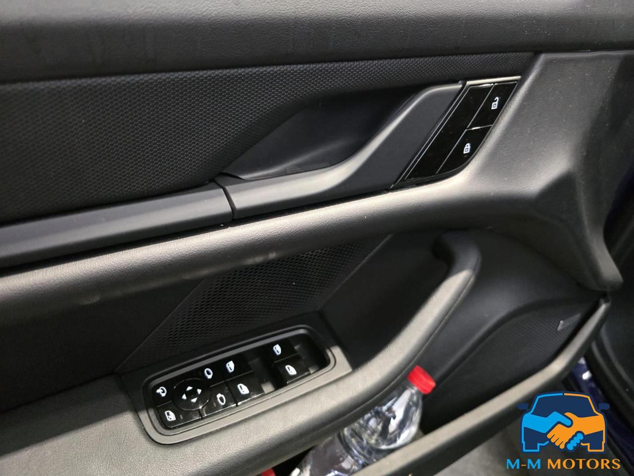 PORSCHE Taycan 4S Performance - 11