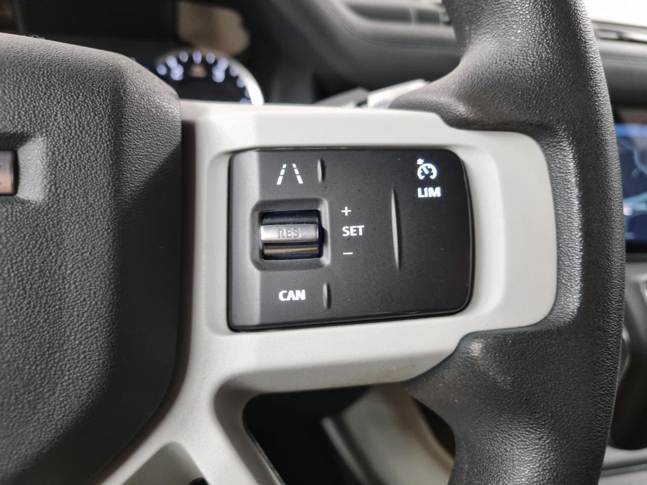 LAND ROVER Defender 110 2.0 SD4 AWD Auto S - 18