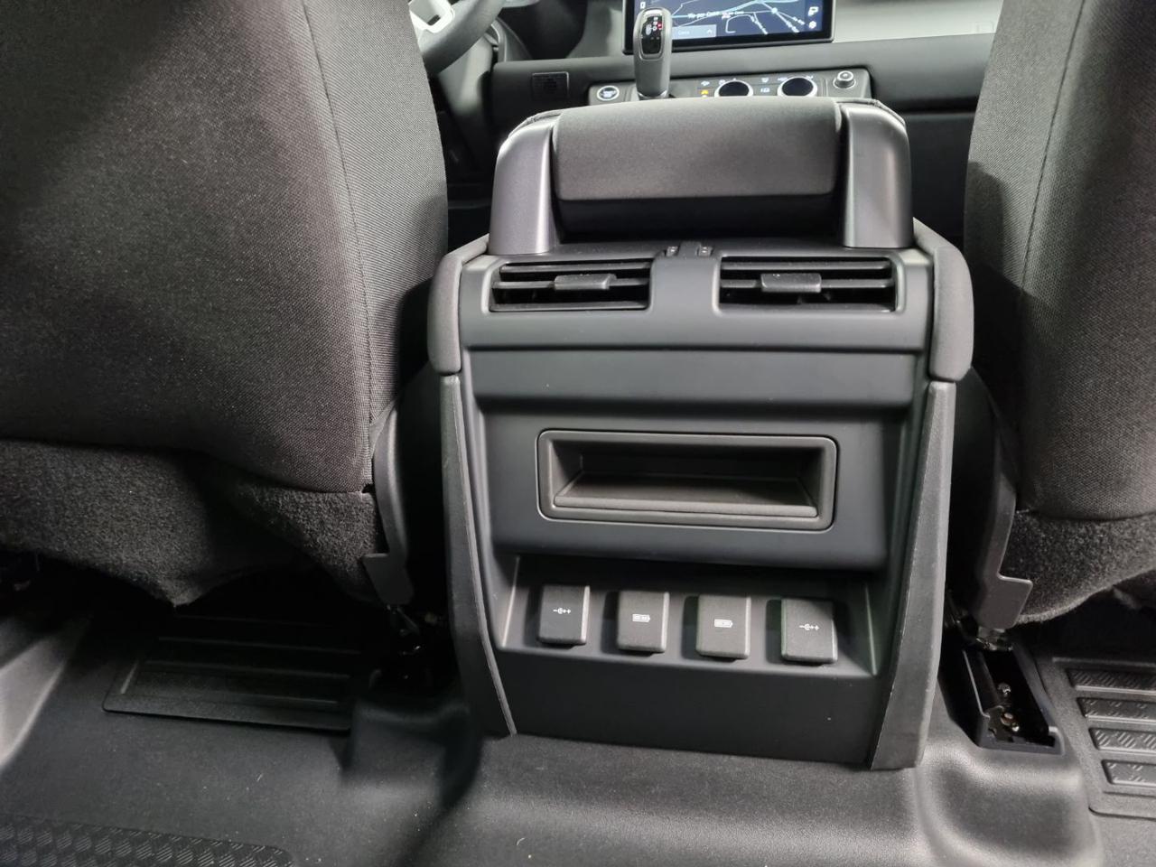 LAND ROVER Defender 110 2.0 SD4 AWD Auto S - 19