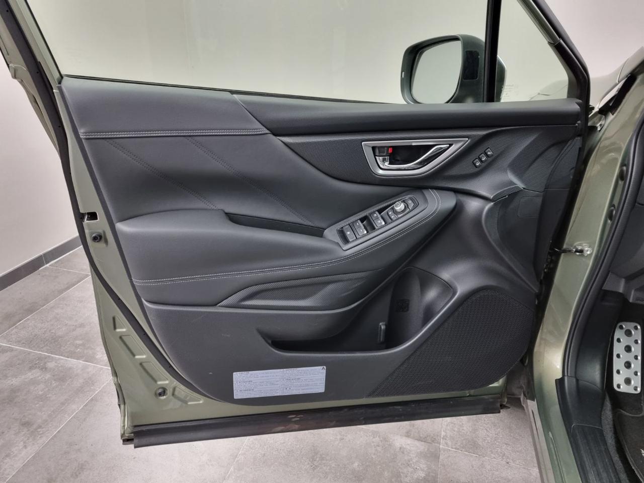 SUBARU Forester 2.0 e-Boxer MHEV CVT Lineartronic Style - 26