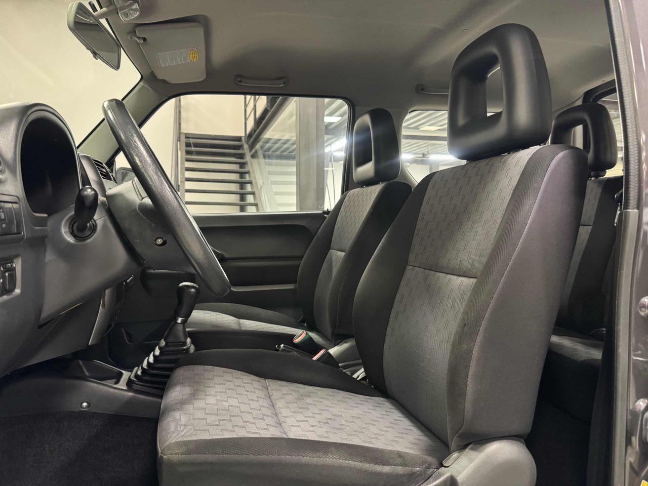 SUZUKI Jimny 1.3i 16V cat 4WD JLX - 8