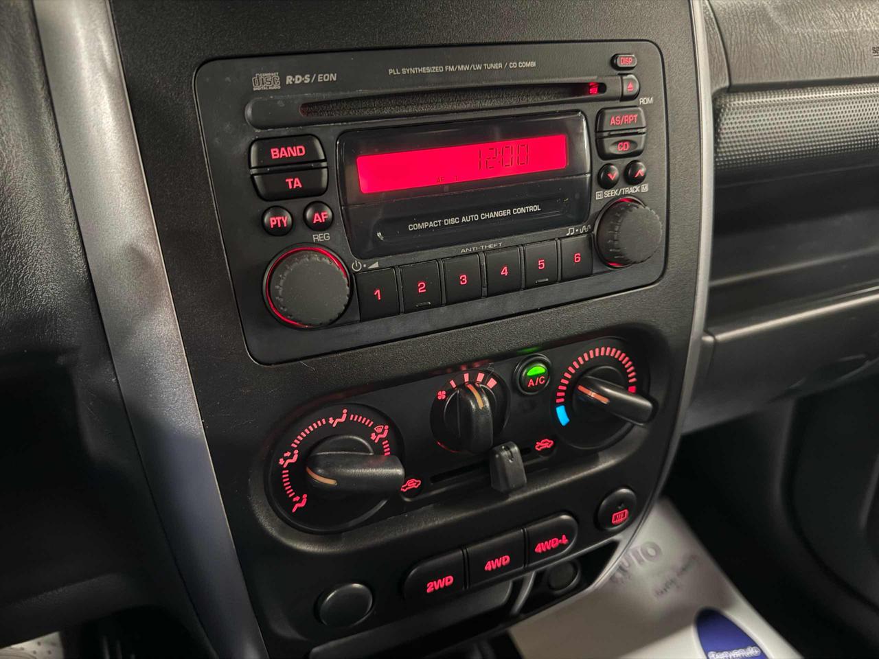 SUZUKI Jimny 1.3i 16V cat 4WD JLX - 14