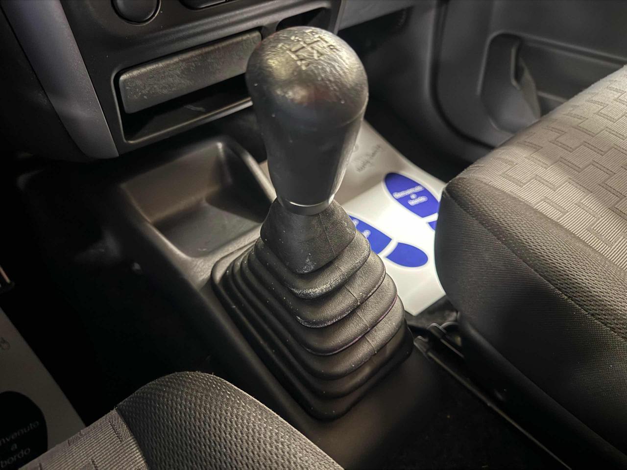 SUZUKI Jimny 1.3i 16V cat 4WD JLX - 13