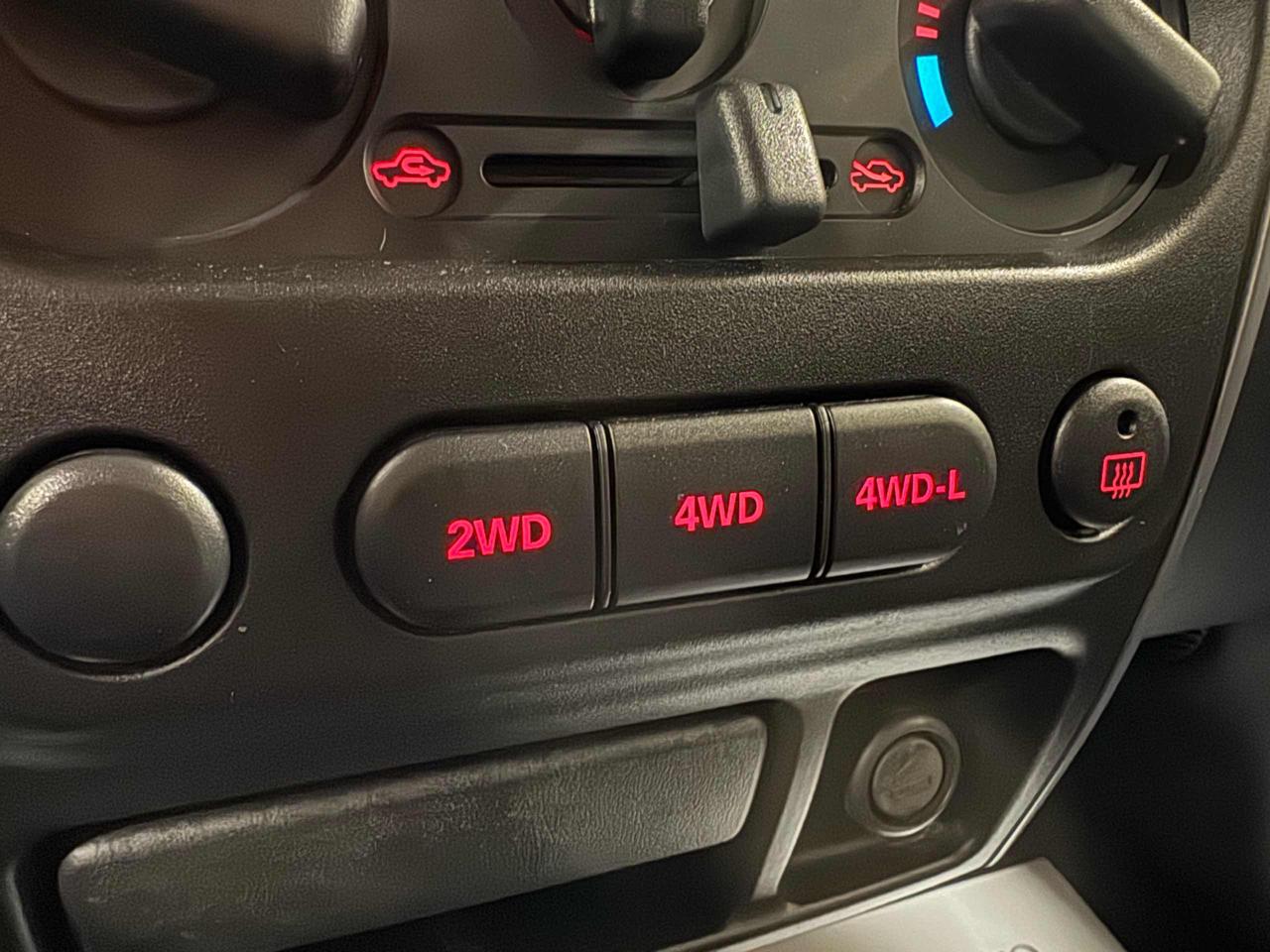 SUZUKI Jimny 1.3i 16V cat 4WD JLX - 12