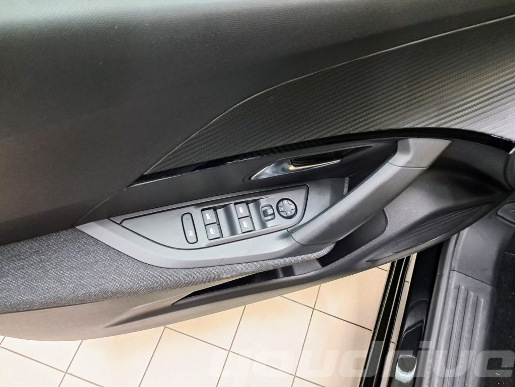 PEUGEOT 2008 / PureTech 100 S&S Style KM0 - 19