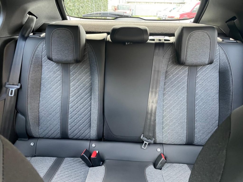 PEUGEOT 2008 PureTech 130 S&S EAT8 Allure - 21