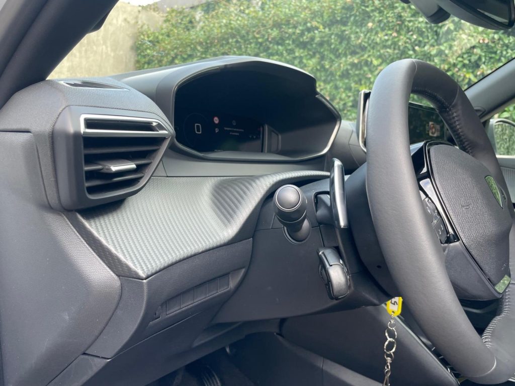 PEUGEOT 2008 PureTech 130 S&S EAT8 Allure - 22