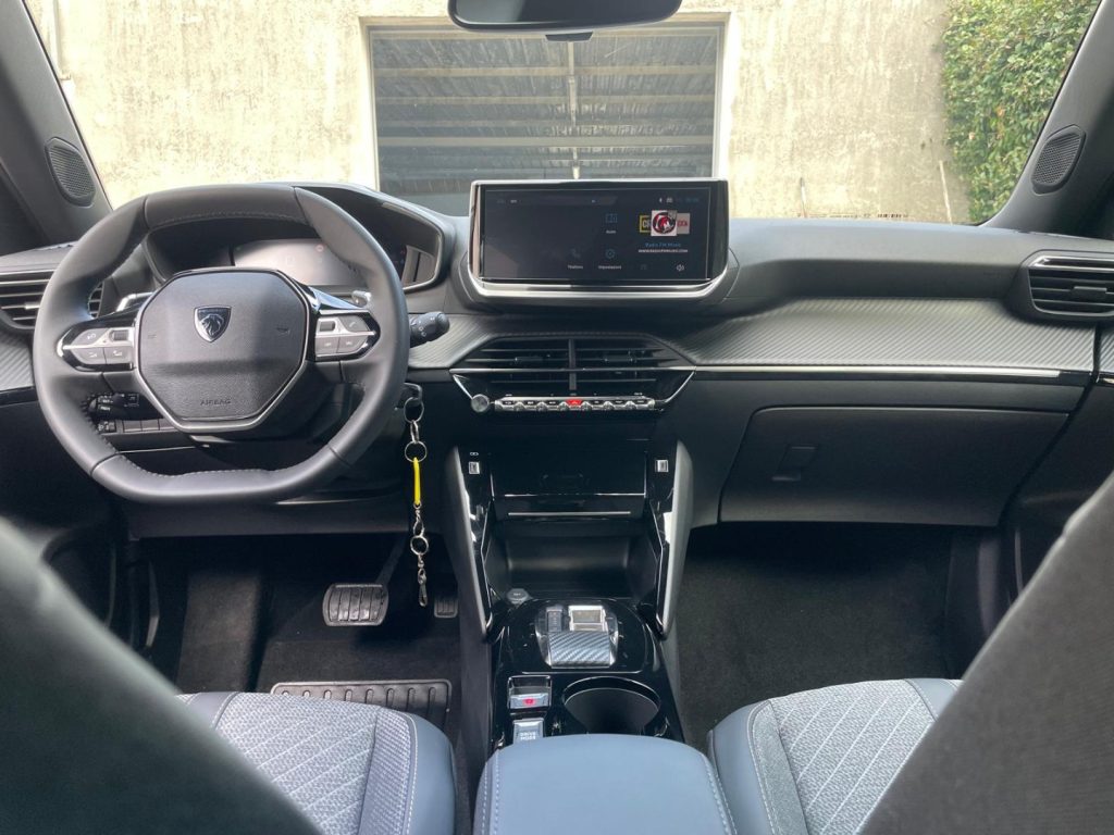 PEUGEOT 2008 PureTech 130 S&S EAT8 Allure - 24