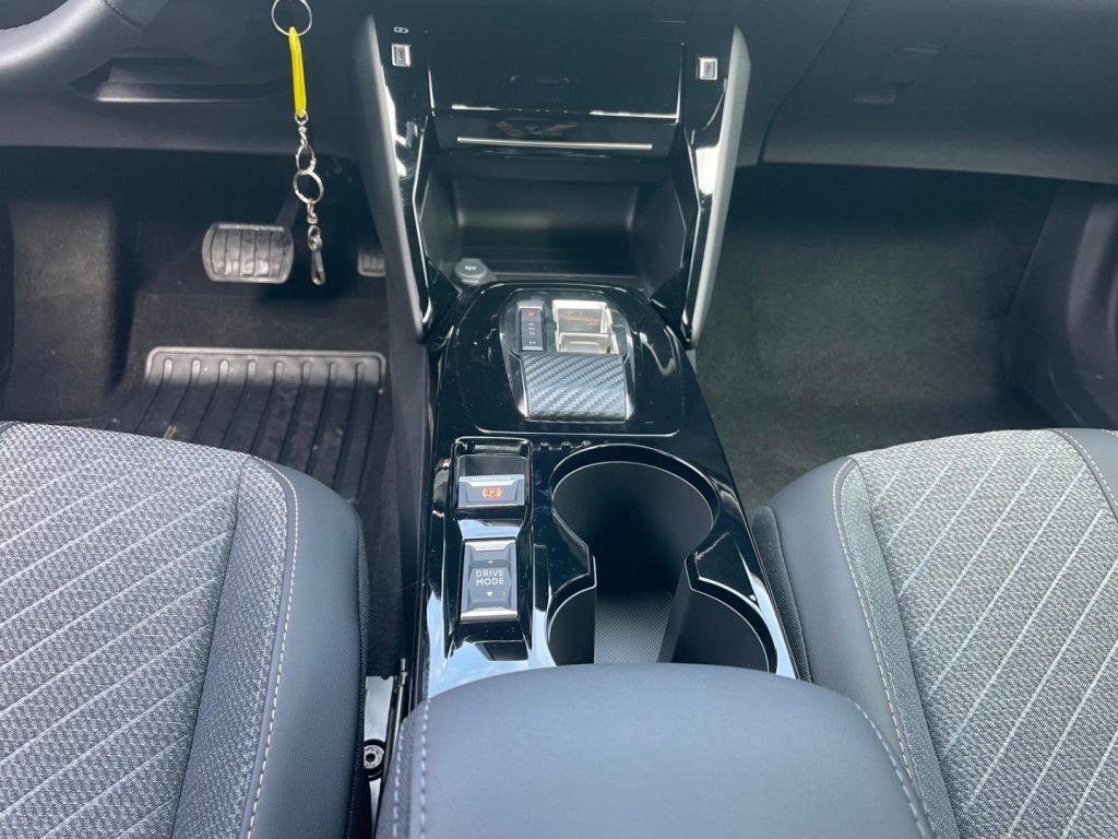 PEUGEOT 2008 PureTech 130 S&S EAT8 Allure - 25