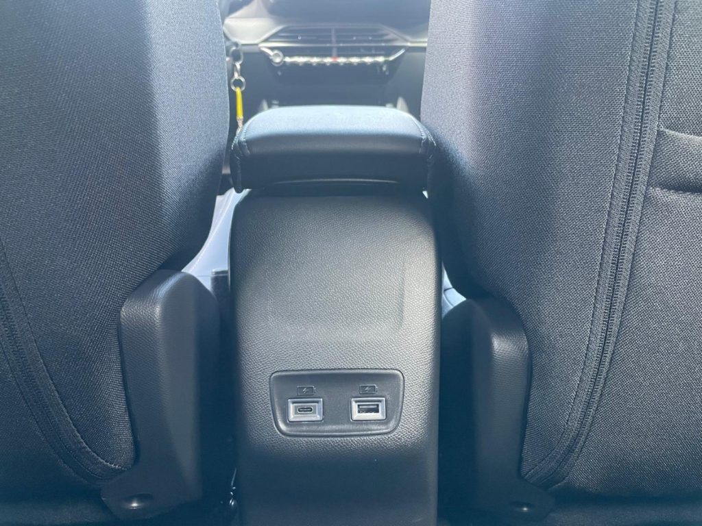 PEUGEOT 2008 PureTech 130 S&S EAT8 Allure - 26