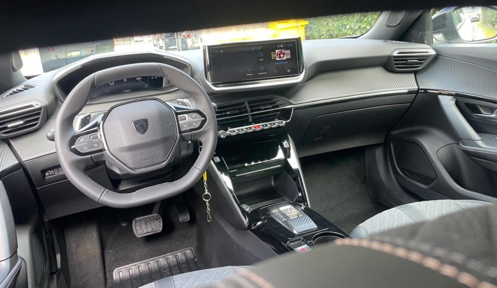 PEUGEOT 2008 PureTech 130 S&S EAT8 Allure - 28