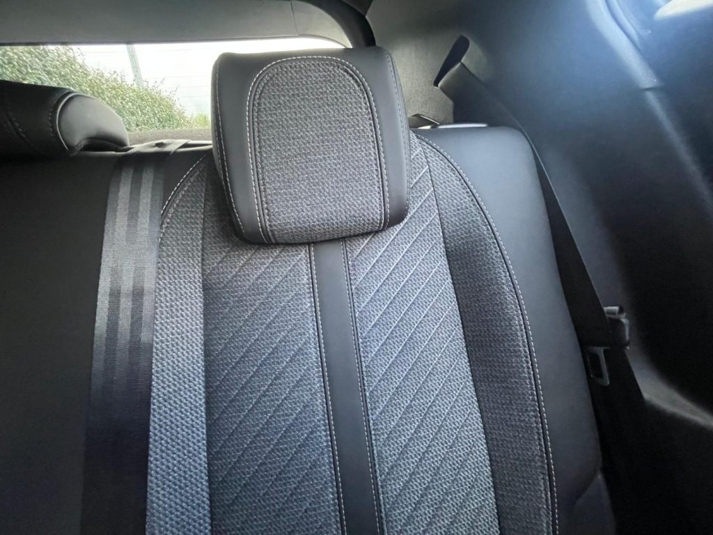 PEUGEOT 2008 PureTech 130 S&S EAT8 Allure - 29