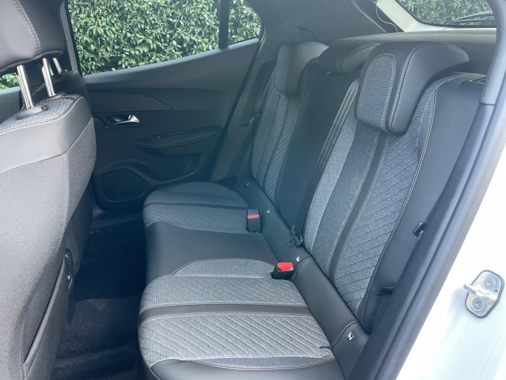 PEUGEOT 2008 PureTech 130 S&S EAT8 Allure - 30