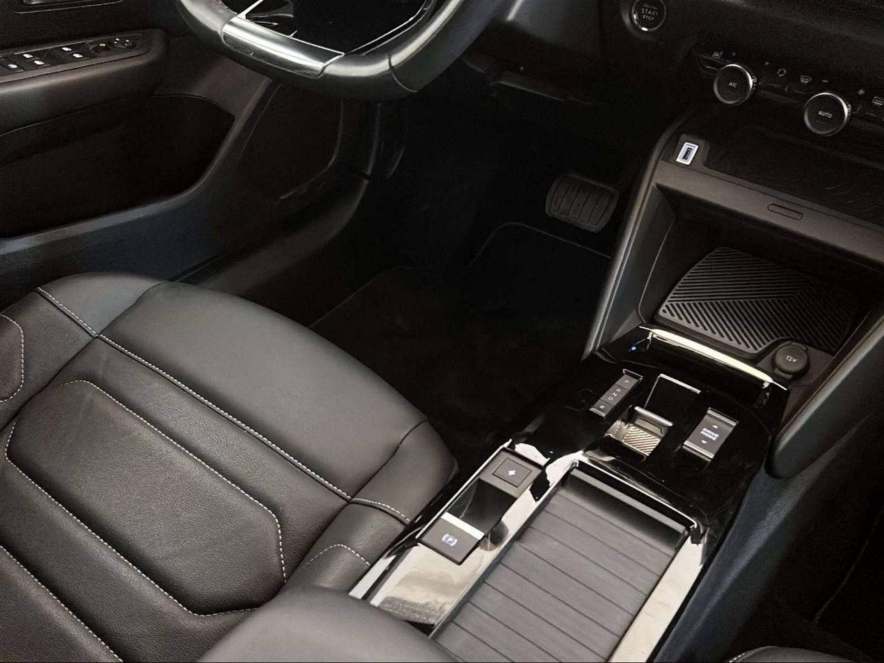 CITROEN C4 motore elettrico 136 CV Shine TETTO APRIBILE - 27