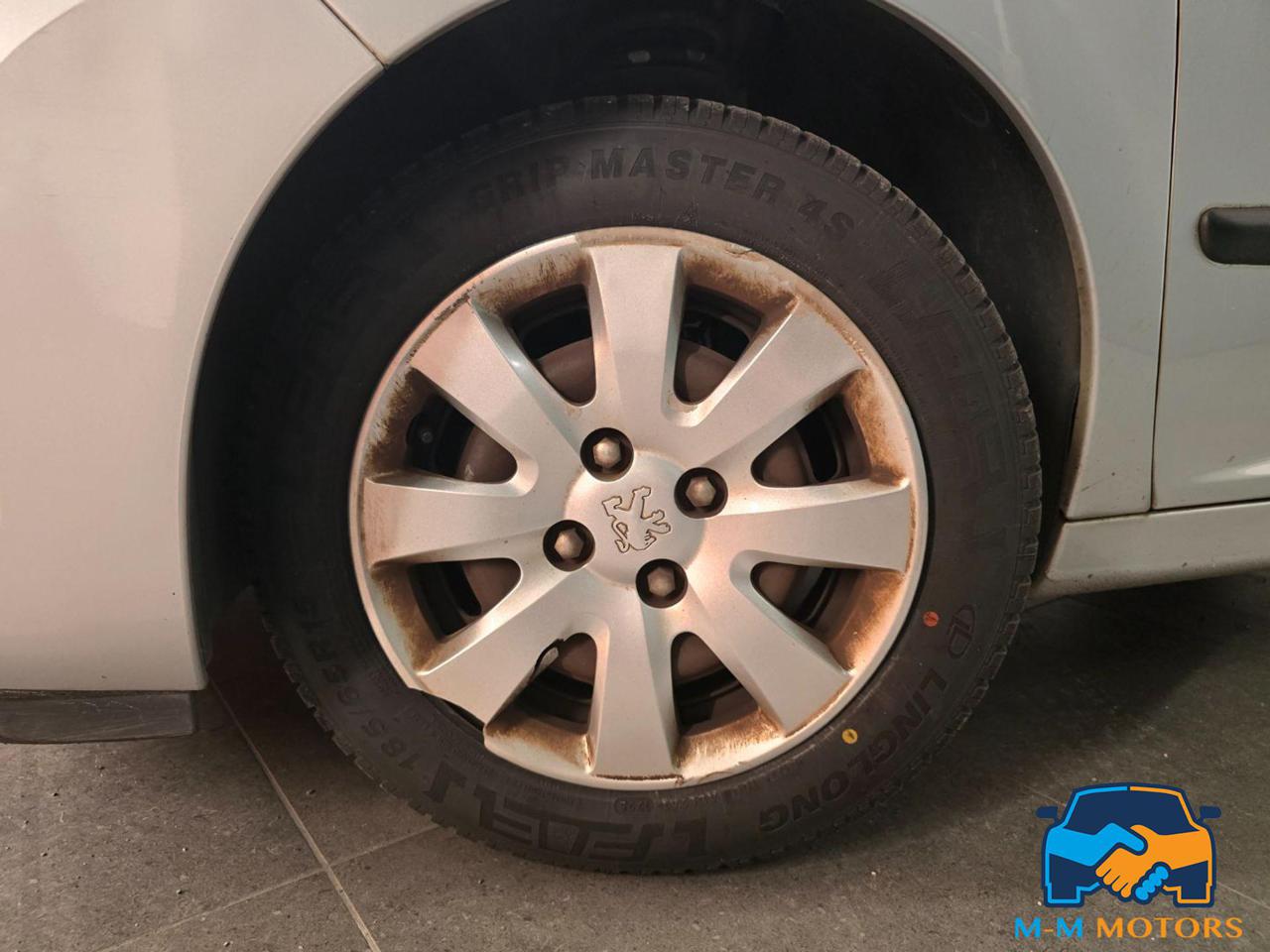 PEUGEOT 207 1.4 8V 75CV SW Energie Sport ECO GPL - 13