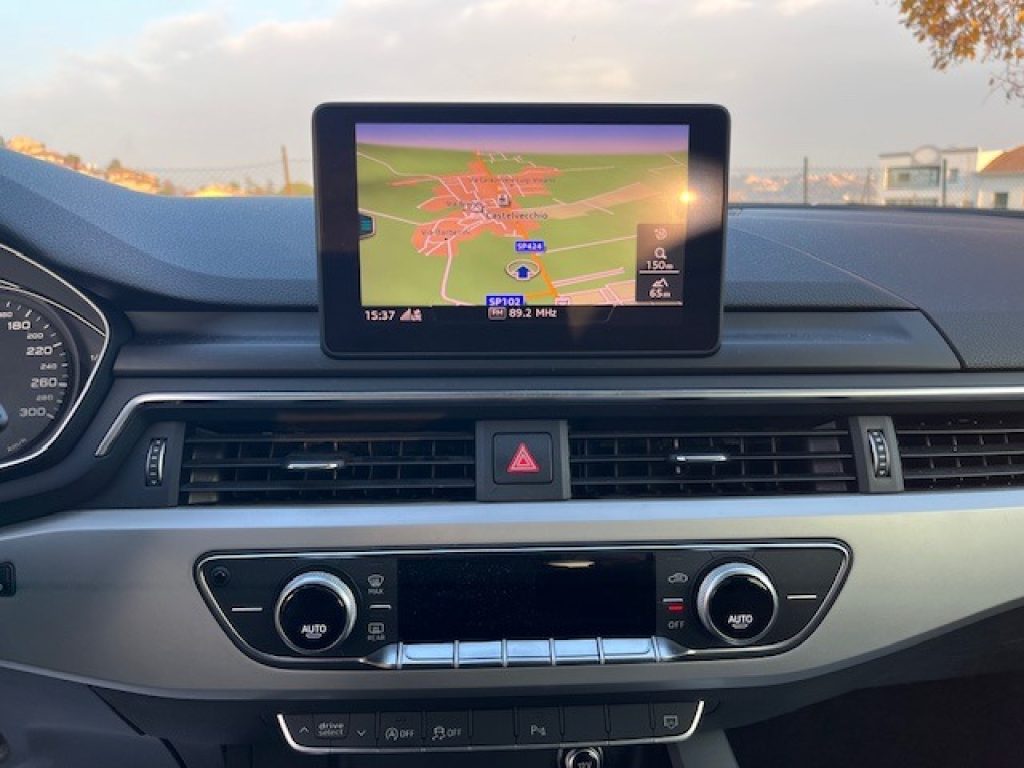 AUDI A4 Avant 35 TDI S tronic Business - 18