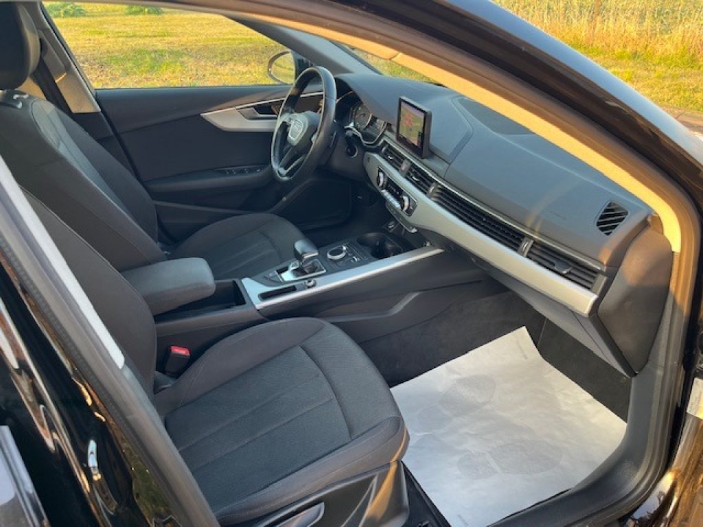 AUDI A4 Avant 35 TDI S tronic Business - 30