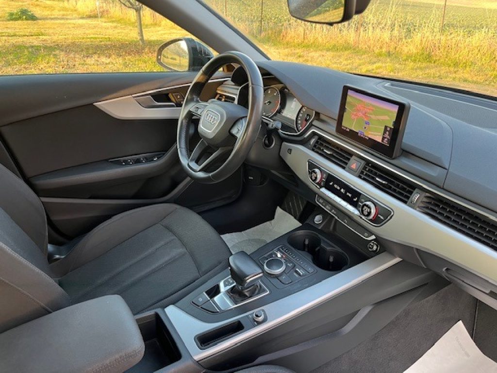 AUDI A4 Avant 35 TDI S tronic Business - 32