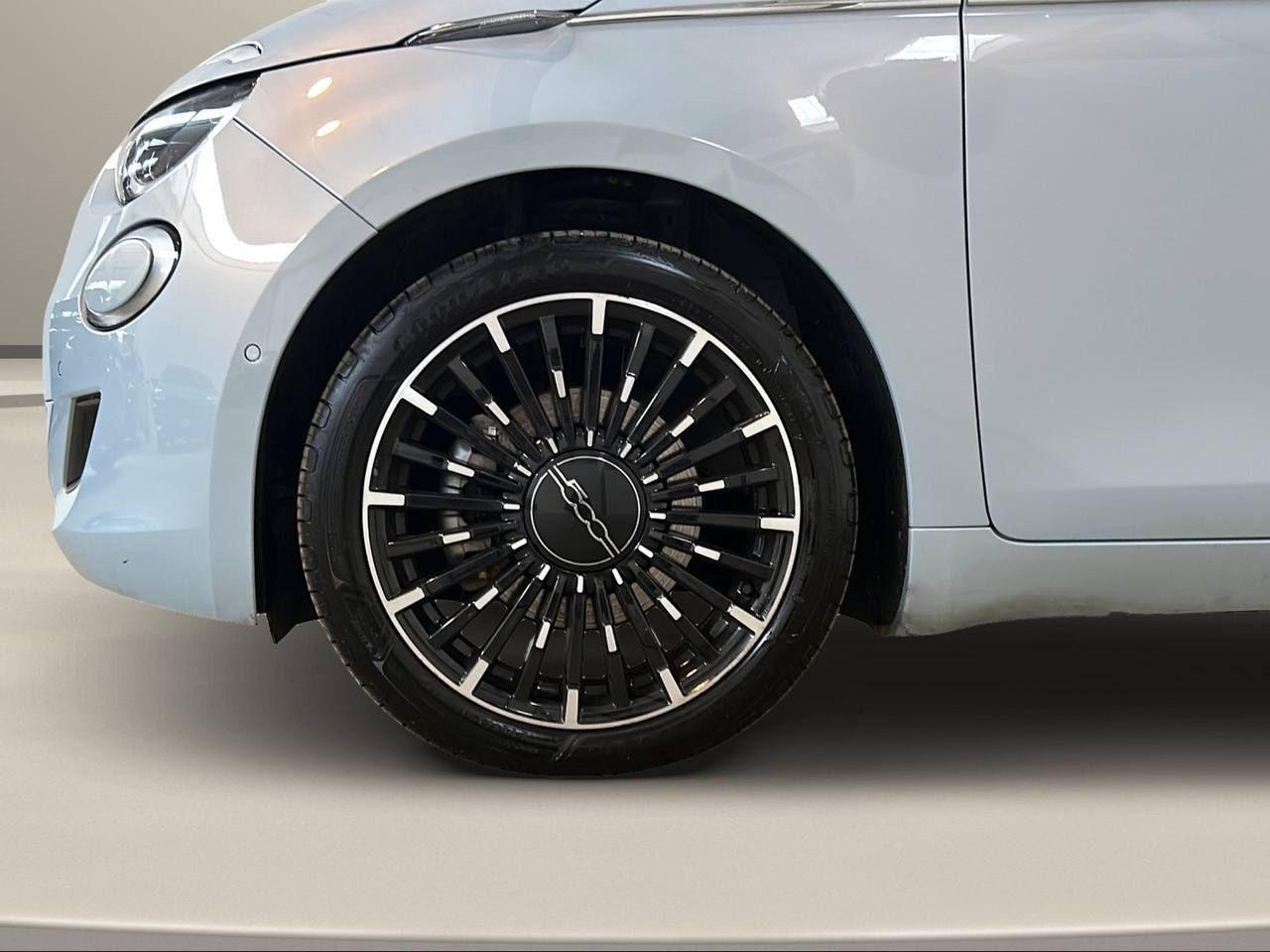 FIAT 500 Berlina 42 kWh La Prima 320 Km autonomia - 43