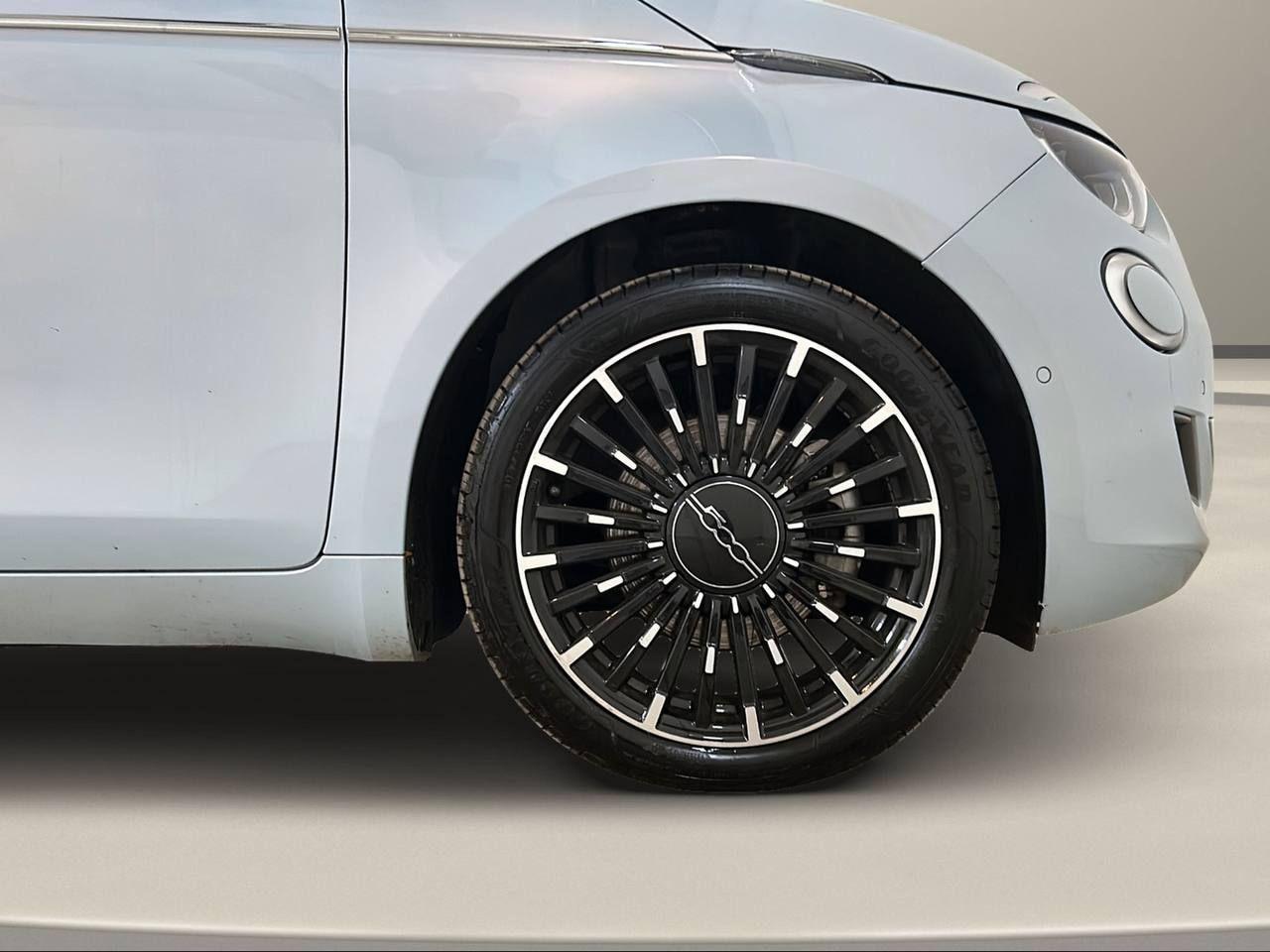 FIAT 500 Berlina 42 kWh La Prima 320 Km autonomia - 44