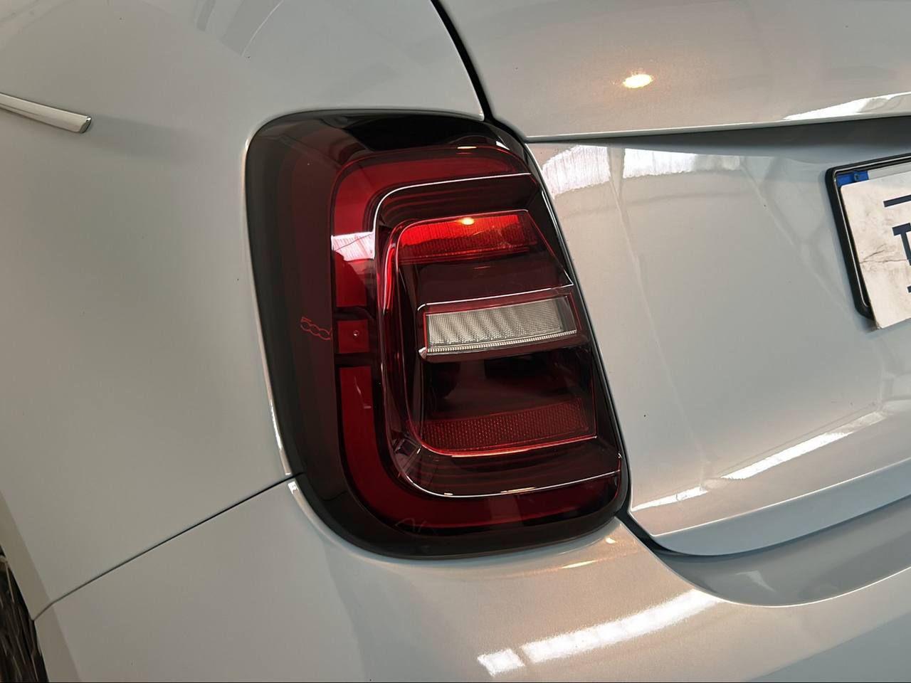 FIAT 500 Berlina 42 kWh La Prima 320 Km autonomia - 36