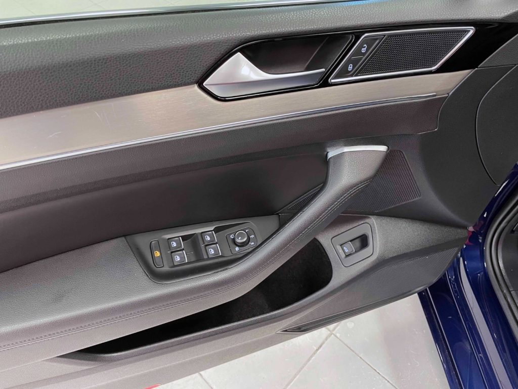 VOLKSWAGEN Passat Variant 2.0 TDI DSG Executive BlueMotion Tech. - 15