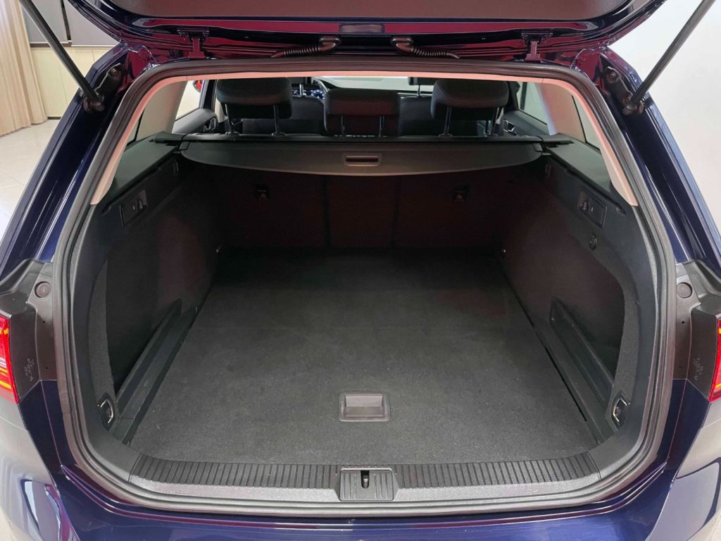 VOLKSWAGEN Passat Variant 2.0 TDI DSG Executive BlueMotion Tech. - 30