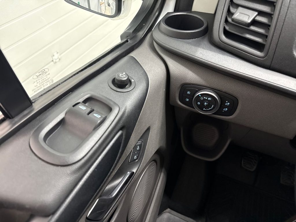 FORD Transit Custom 320 2.0 EcoBlue 130 PC Combi Trend - 19