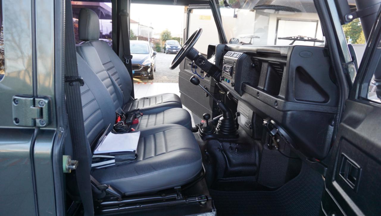 LAND ROVER Defender 110 2.5 Td5 cat S.W. S - 32