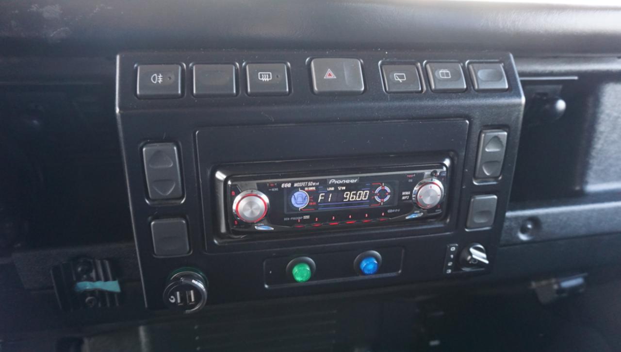 LAND ROVER Defender 110 2.5 Td5 cat S.W. S - 23