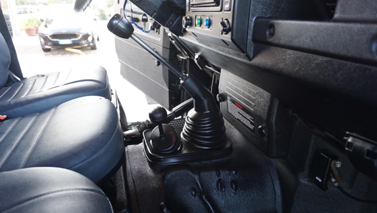 LAND ROVER Defender 110 2.5 Td5 cat S.W. S - 36
