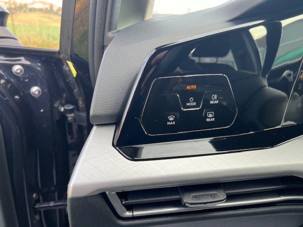 VOLKSWAGEN Golf 2.0 TDI 115 CV SCR Life - 12