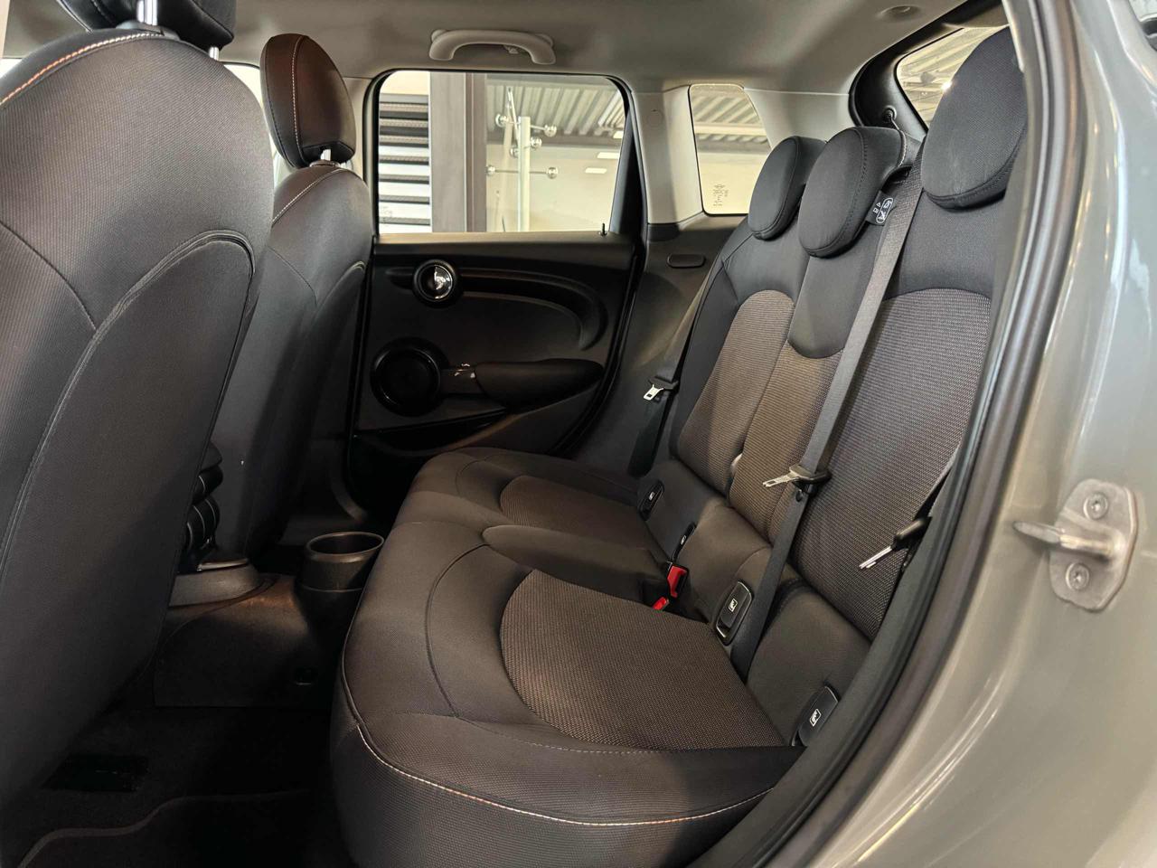 MINI Cooper 1.5 Cooper Camden 5 porte Cambio Automatico - 12