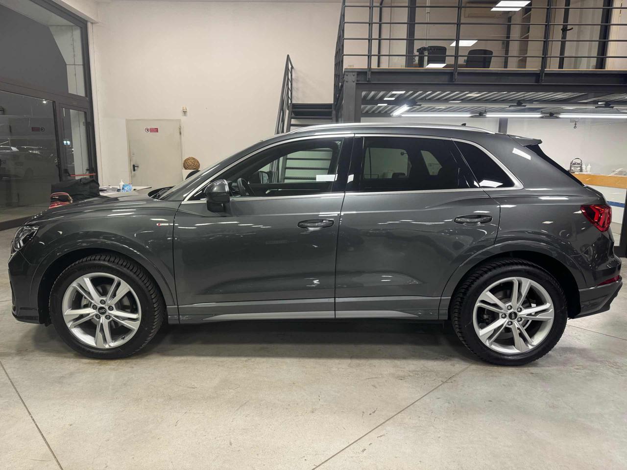 AUDI Q3 35 TDI S tronic S line Interiors - 6