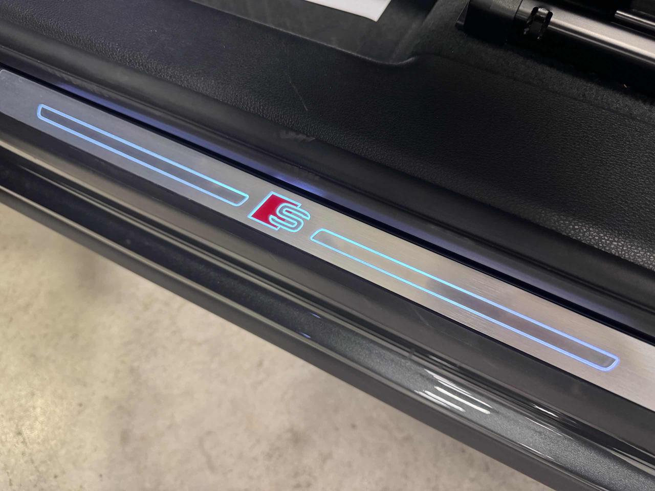 AUDI Q3 35 TDI S tronic S line Interiors - 10