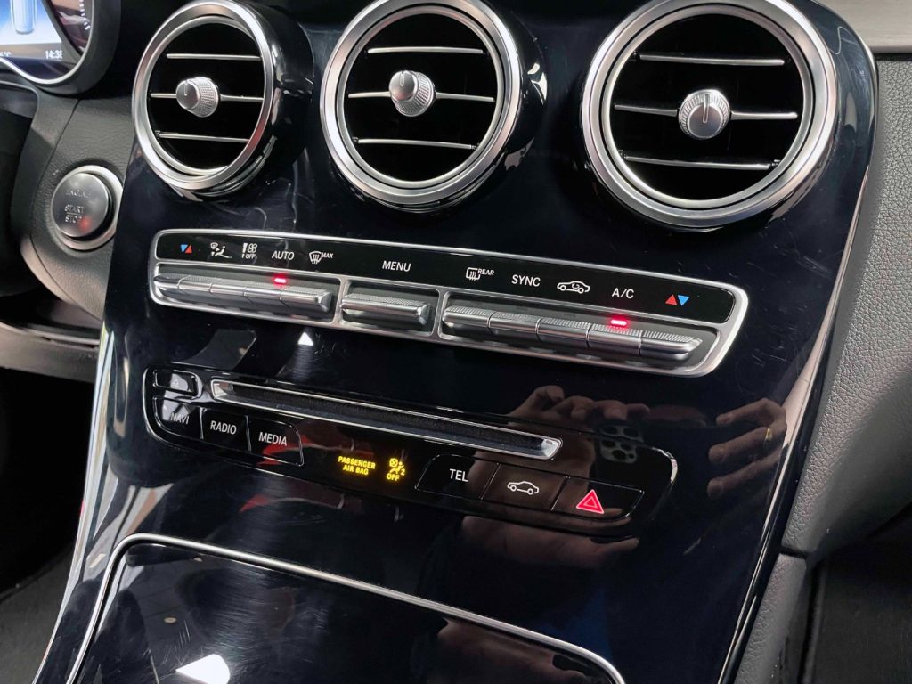 MERCEDES-BENZ GLC 250 D PREMIUM 4MATIC AUTO - 52