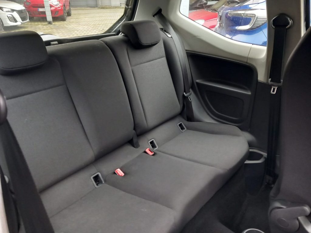 VOLKSWAGEN up! 1.0 3p. EVO beats up! BlueMotion Technology - 15